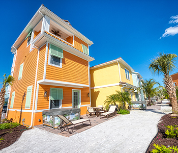 Reihe von Cottages im Margaritaville Resort Orlando.