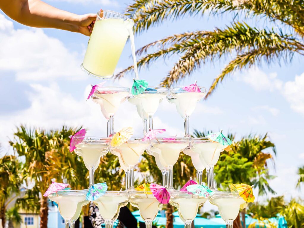Startseite 7 margaritaville resort orlando margarita gläser stapeln gießen