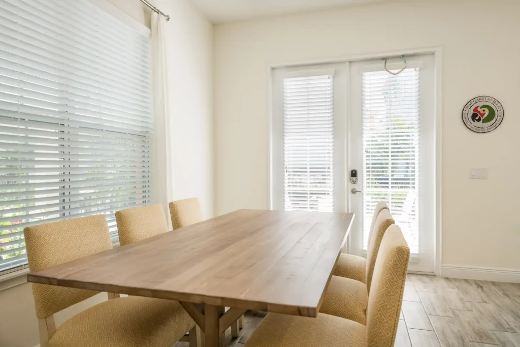 Dining room with table set for 6 people: 3 Bedroom Premium Cottage