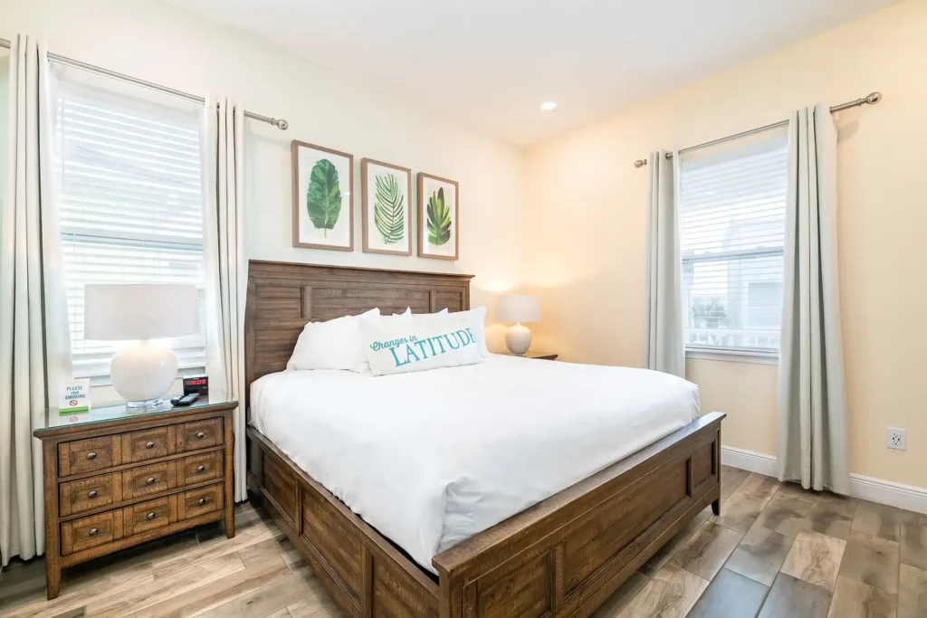 King bedroom with twin side tables: 3 Bedroom Elite Cottage