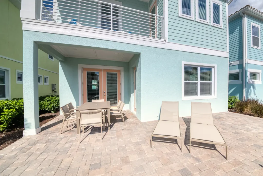 Outdoor patio and covered balcony: 3 Bedroom Superior Cottage