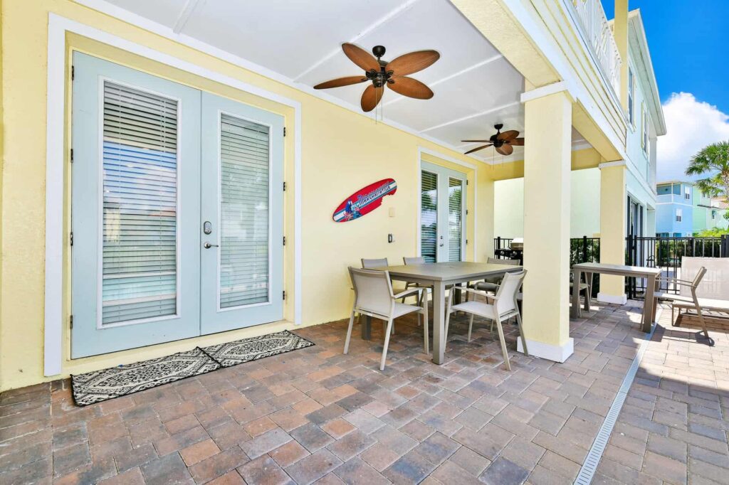 Covered outdoor lanai with dining table and grill: 7 Bedroom Cottage