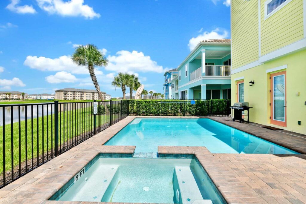 8 Bedroom Cottage private backyard pool and hot tub