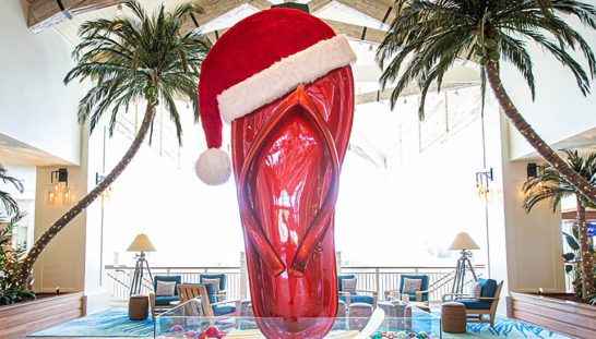 Giant Flip Flop with Santa Hat Margaritaville Resort Orlando’s giant flip flop sculpture topped with a Santa Claus hat.